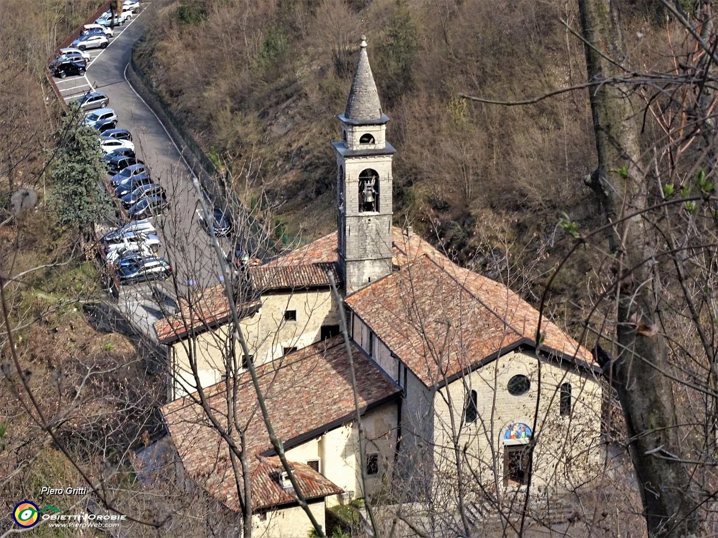 36 Vista ravvicinata sul Santuario del Perello.JPG